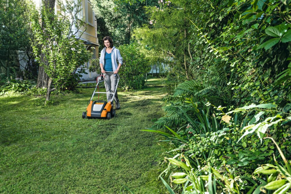 STIHL RLE 240.0 ELEKTRISCHE VERTICUTEERMACHINE