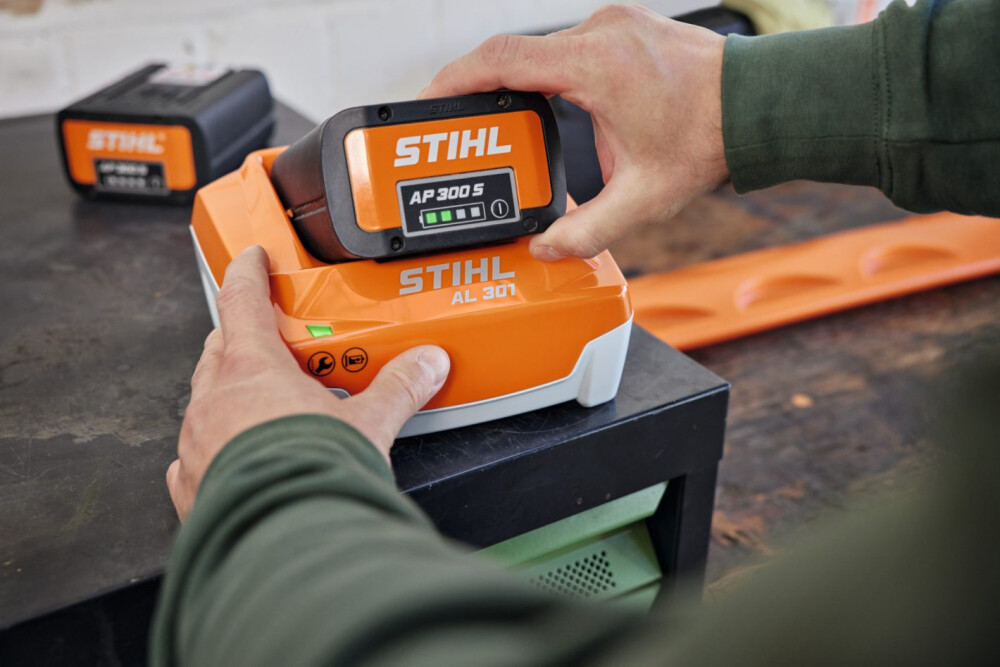 STIHL AL 301, 230 V ACCULADER